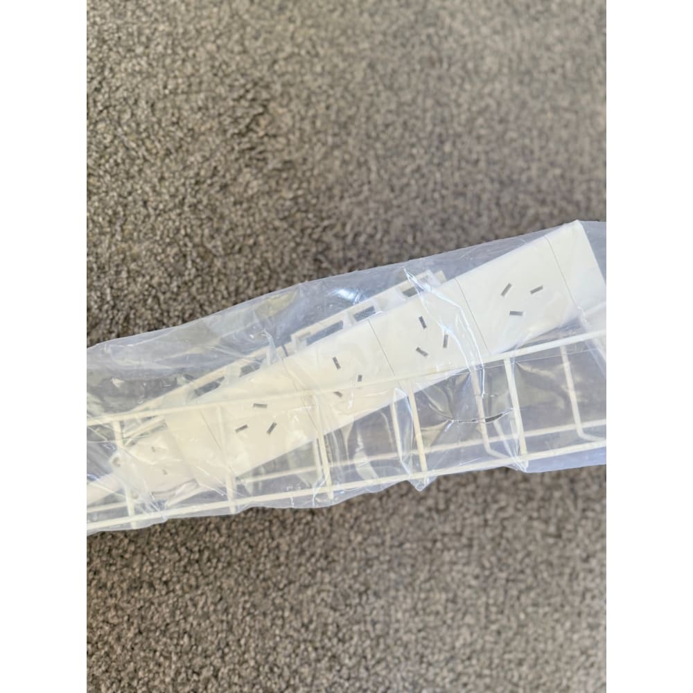 Wire grid under desk tray 950mm – single tier with 2x brackets & outlets | white – brand new - cable management