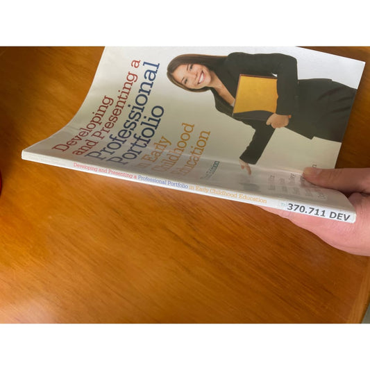 Developing and presenting a professional portfolio - print books book - career development - condition: used