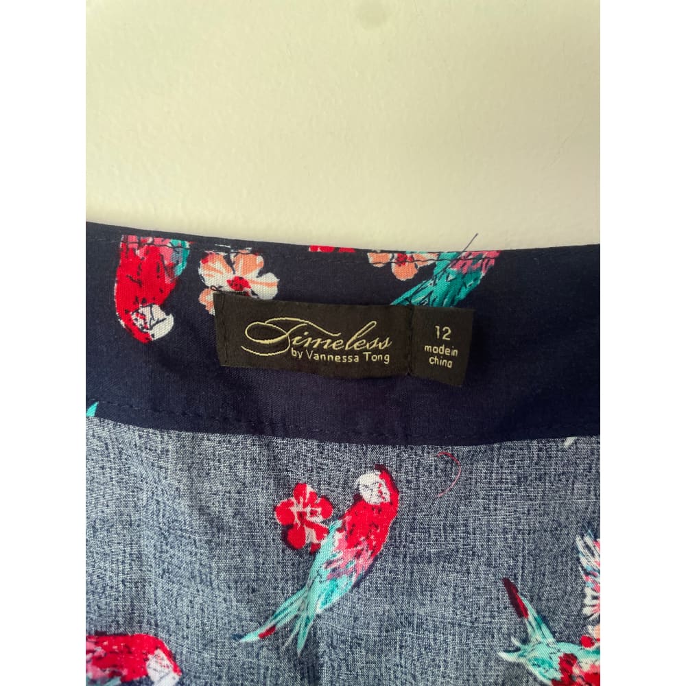 Timeless by vanessa tong size 12 cold shoulder parrot print top – tropical vibes & lightweight style - blouses