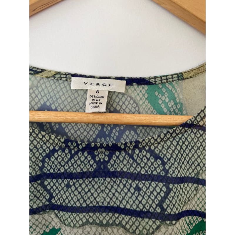 Verge size s “squire top” - blouses clothing & fashion - condition: used - tee - top women’s apparel
