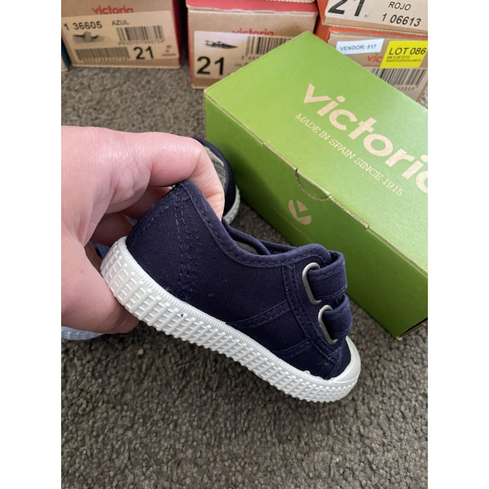 Brand new quality victoria organic cotton sneakers – size 1 youth & size 7 us infant - baby & toddler sneakers clothing