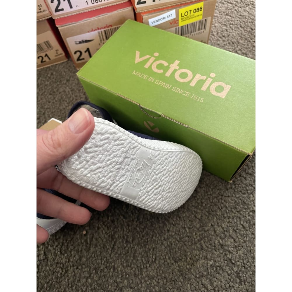 Brand new quality victoria organic cotton sneakers – size 1 youth & size 7 us infant - baby & toddler sneakers clothing
