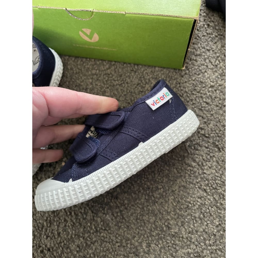 Brand new quality victoria organic cotton sneakers – size 1 youth & size 7 us infant - baby & toddler sneakers clothing