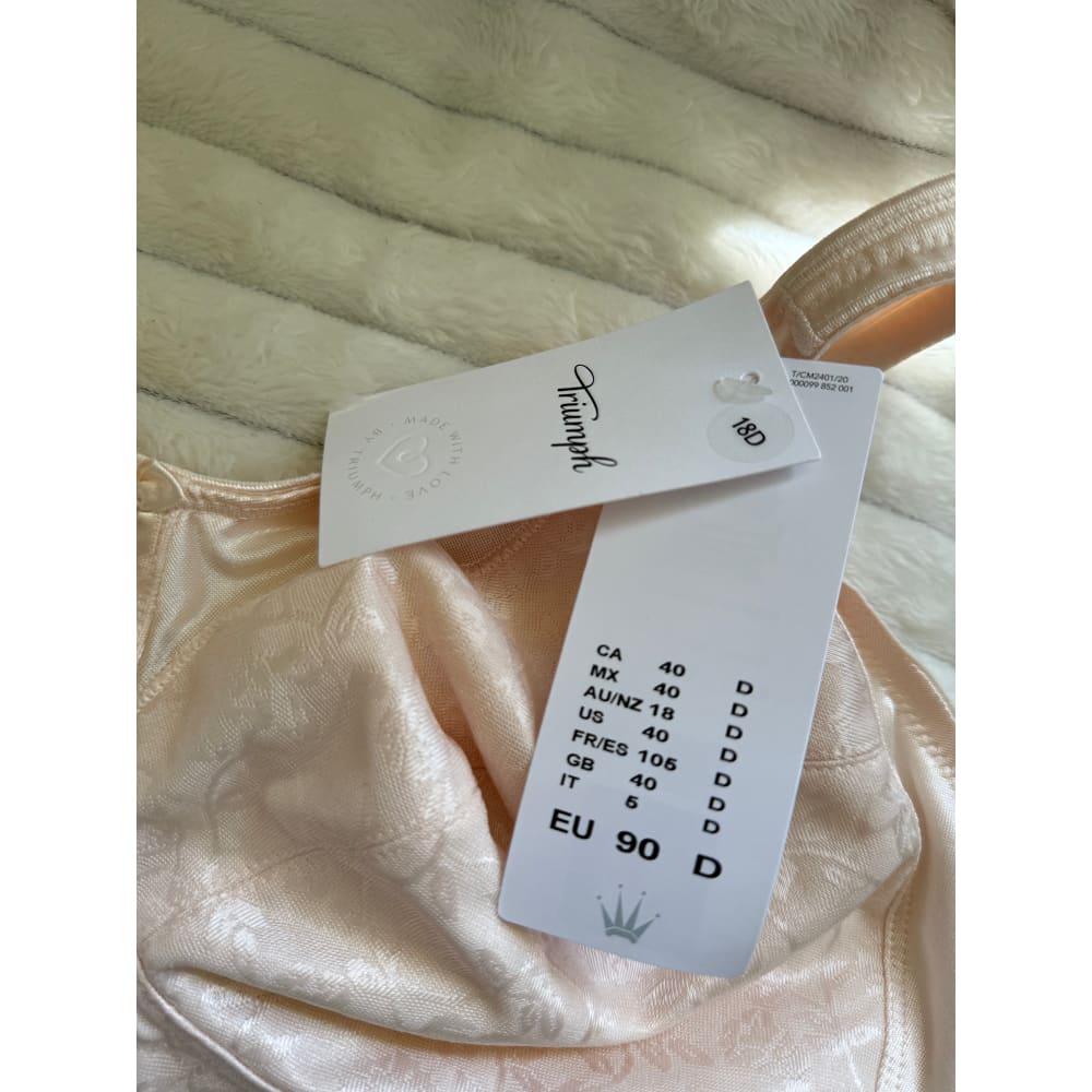 Triumph size 18d endless comfort wire free bra rrp $69 - bras special categories women’s apparel