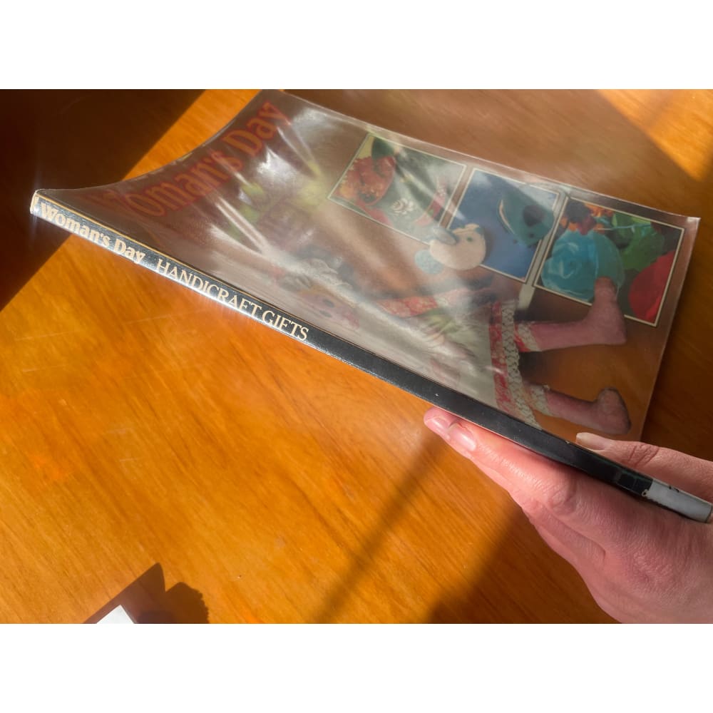 Woman’s day handicraft gifts | creative diy projects book – used (ex-library copy) - print books book - condition: used