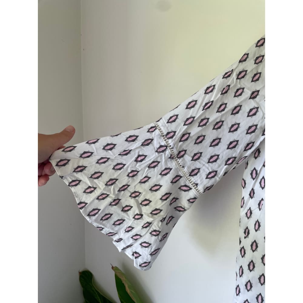 Yarra trail size 10 white geometric print viscose top – excellent condition - blouses condition: used - top women’s