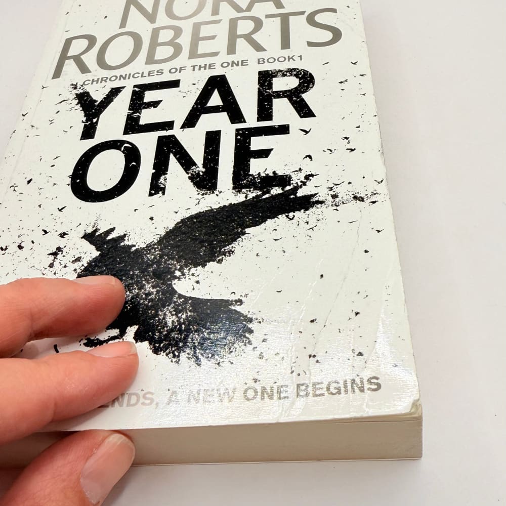 Year one (chronicles of the one) by nora roberts - print books printed media