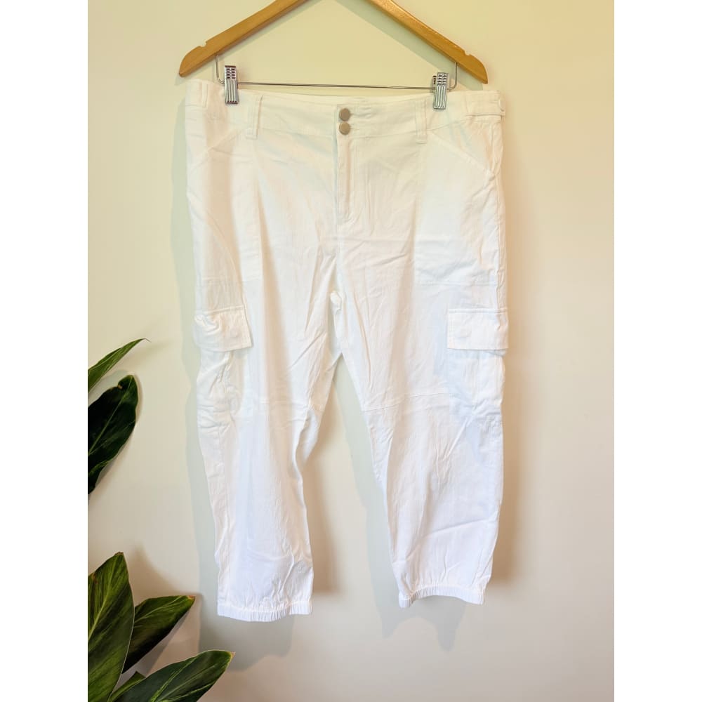 Zafina white cargo capri pants – size 12 | cotton blend with stretch excellent condition - cargo pants bottom