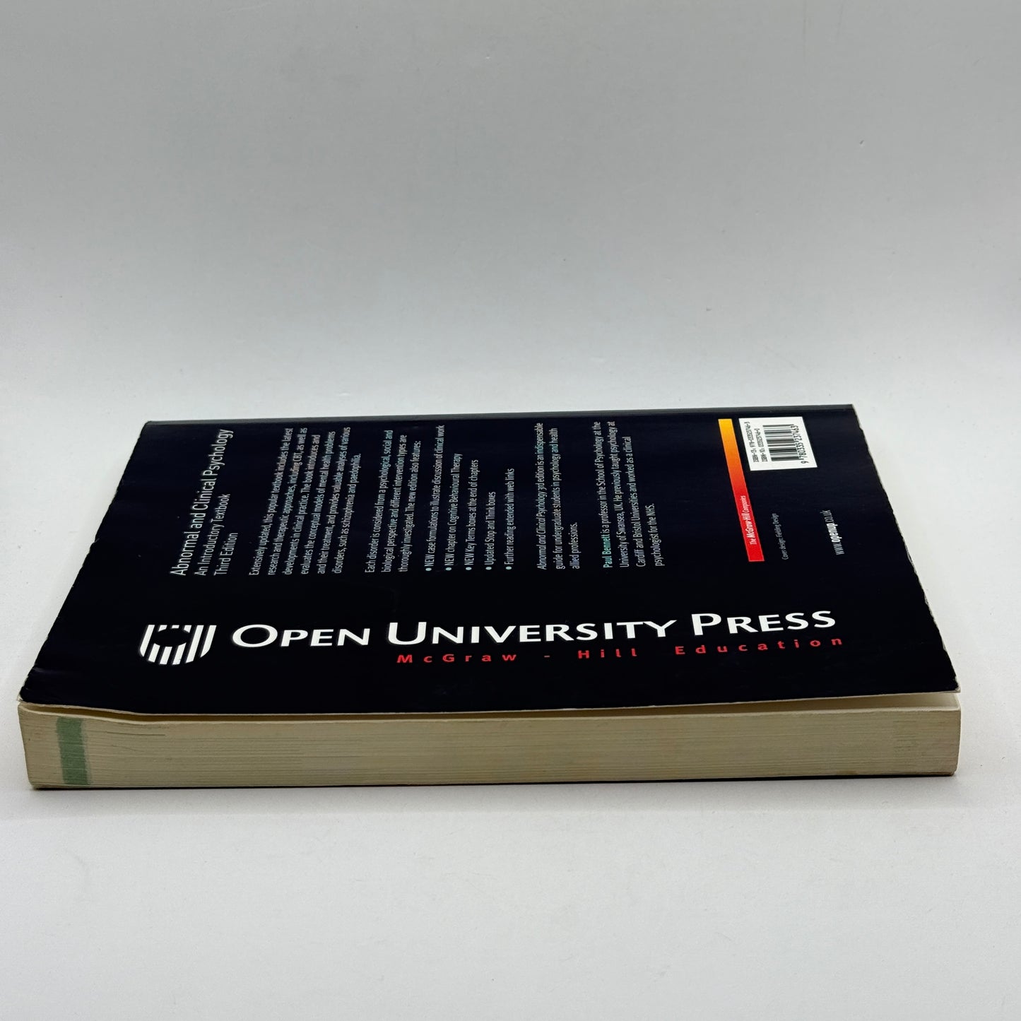 Abnormal and Clinical Psychology: An Introductory Textbook by Paul Bennett