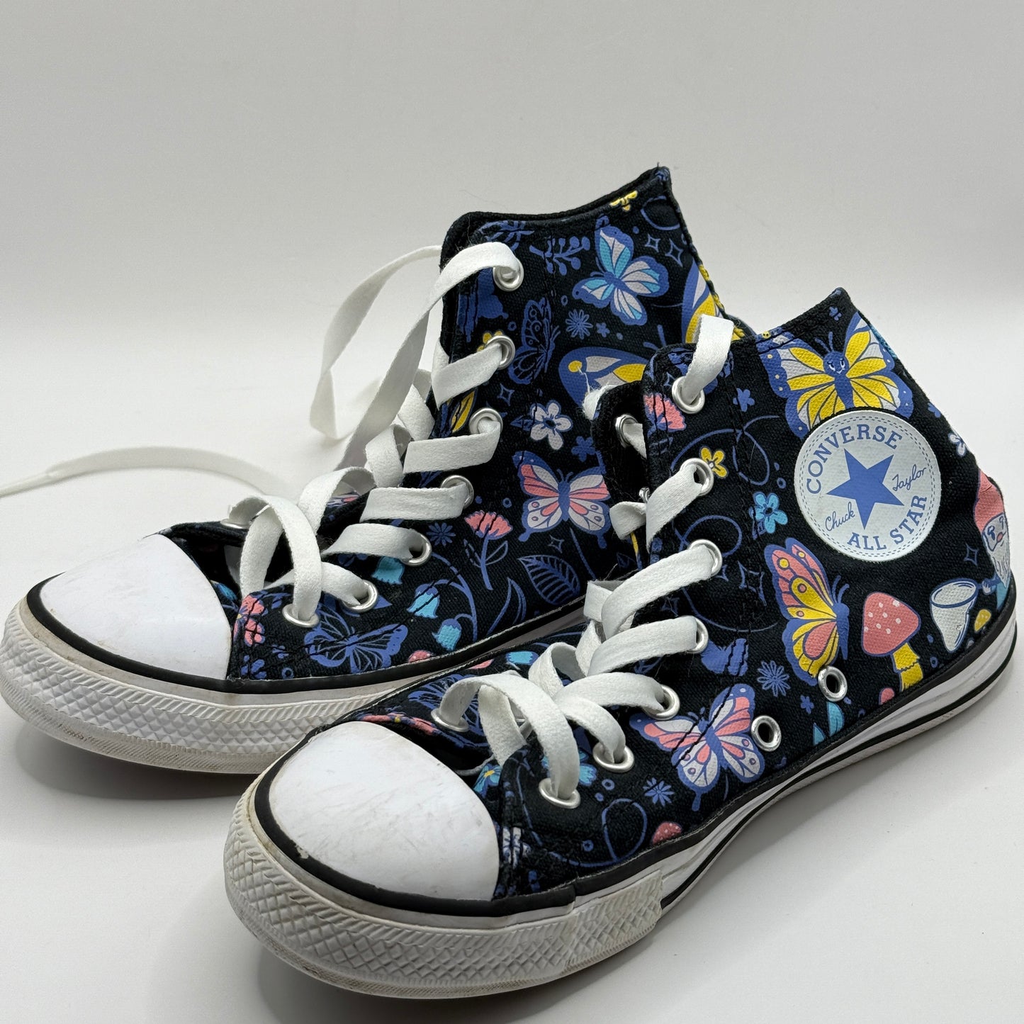 Converse Chuck Taylor All Star High-Tops - Size 2 (Youth Kids)