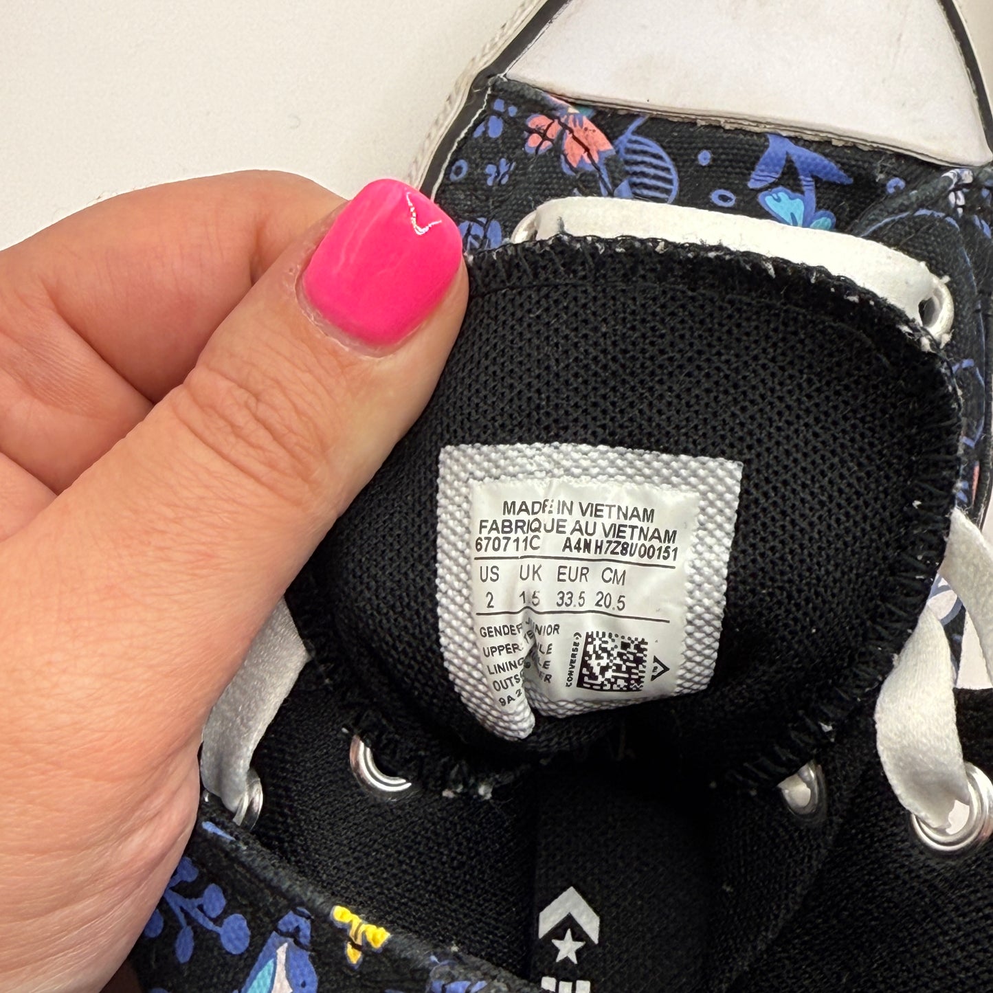 Converse Chuck Taylor All Star High-Tops - Size 2 (Youth Kids)