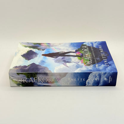 Draekora by Lynette Noni (The Medoran Chronicles, Book 3)