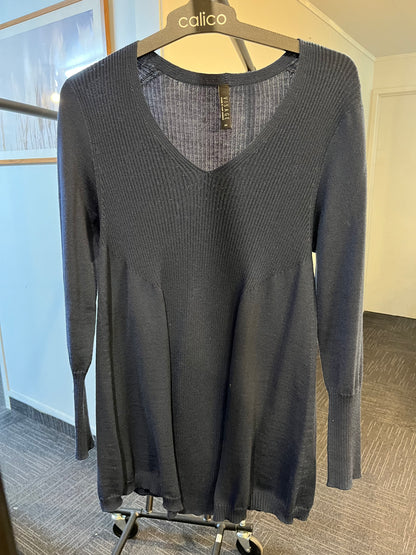 Visage (NZ Made) Size M 100% Merino Top