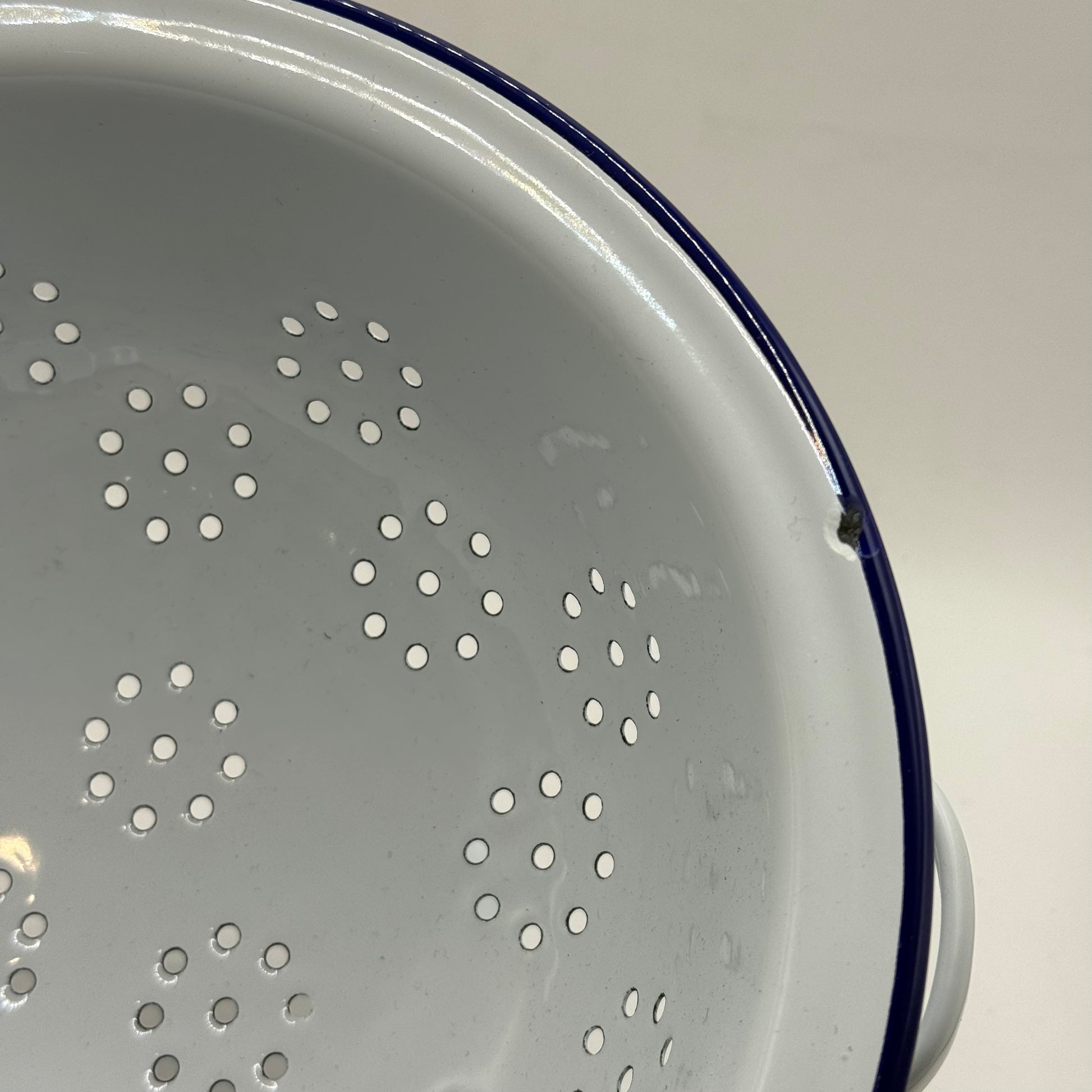 Falcon enamel colander - colanders original photo - what’s new home&living materials