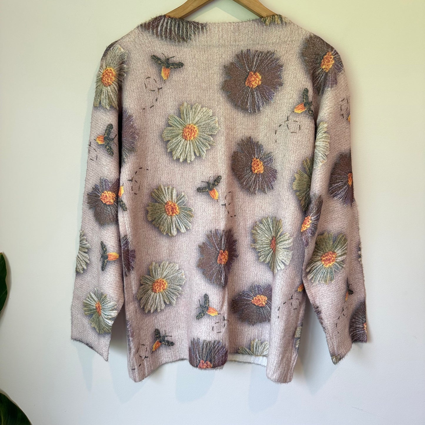 Floral Bee Sweater  3D Applique Knitwear Size M