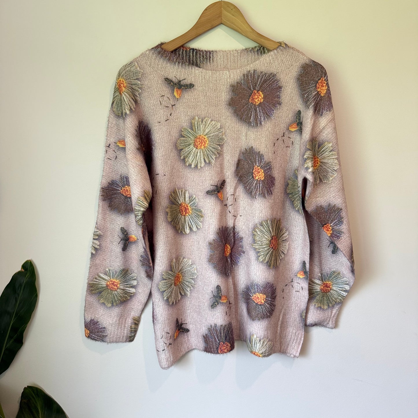 Floral Bee Sweater  3D Applique Knitwear Size M