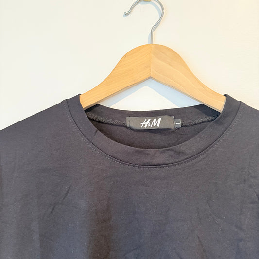 H&M Crew Neck T-Shirt in Black - Size M