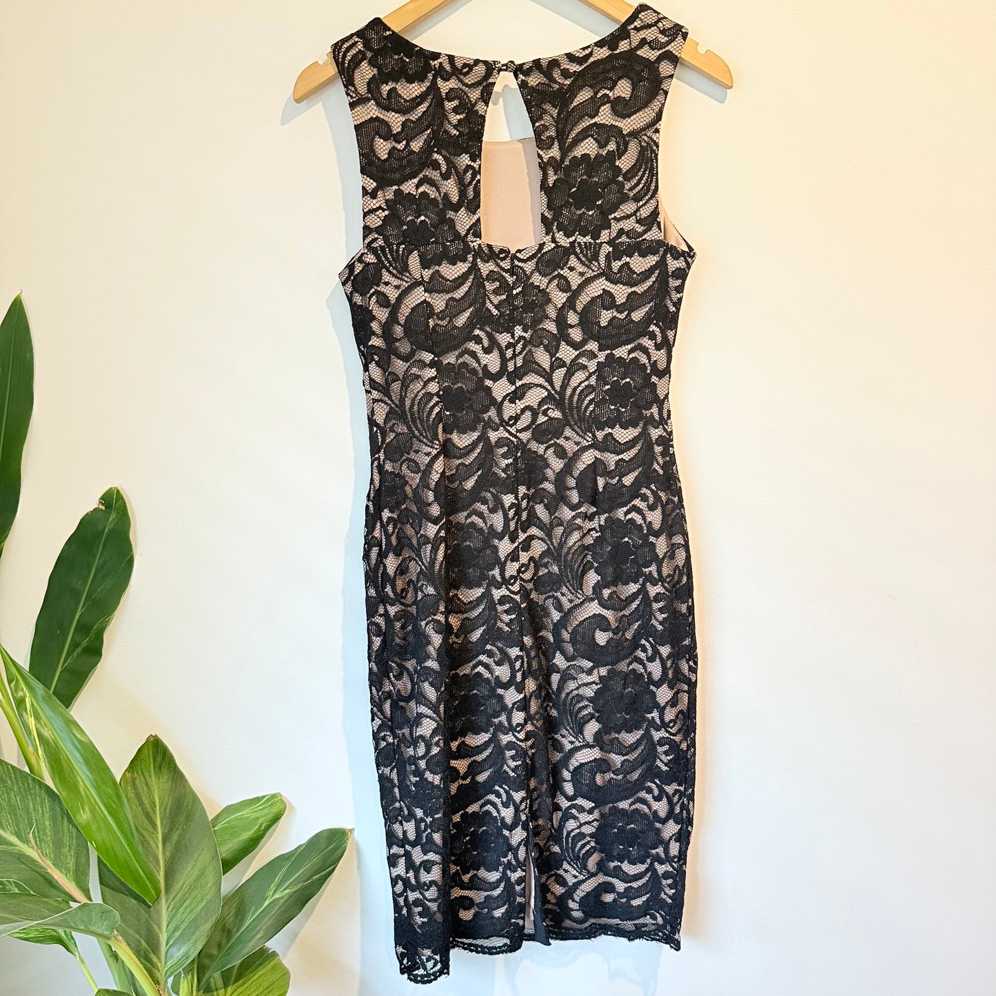 Harlow Lace Bodycon Dress - Size 8