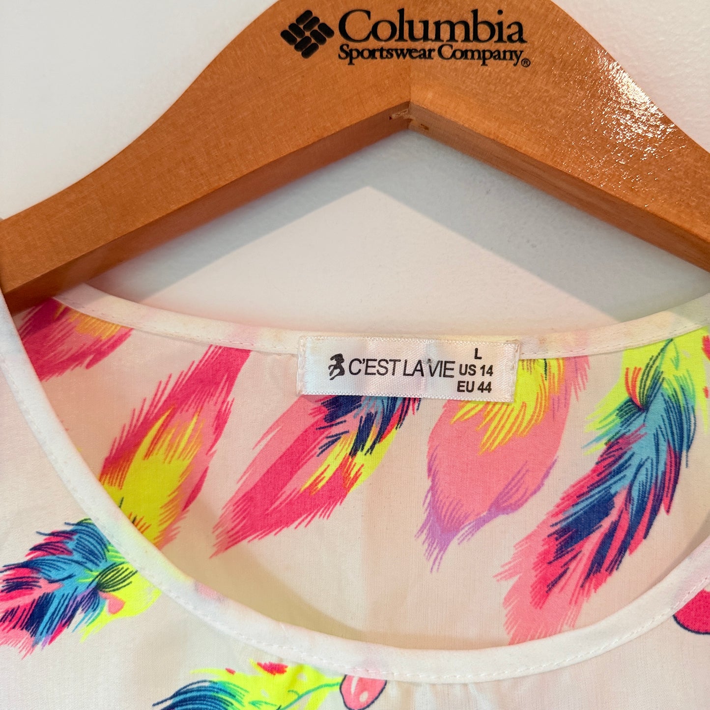 C’est La Vie Size L Sheer Top with Bright Feather Print