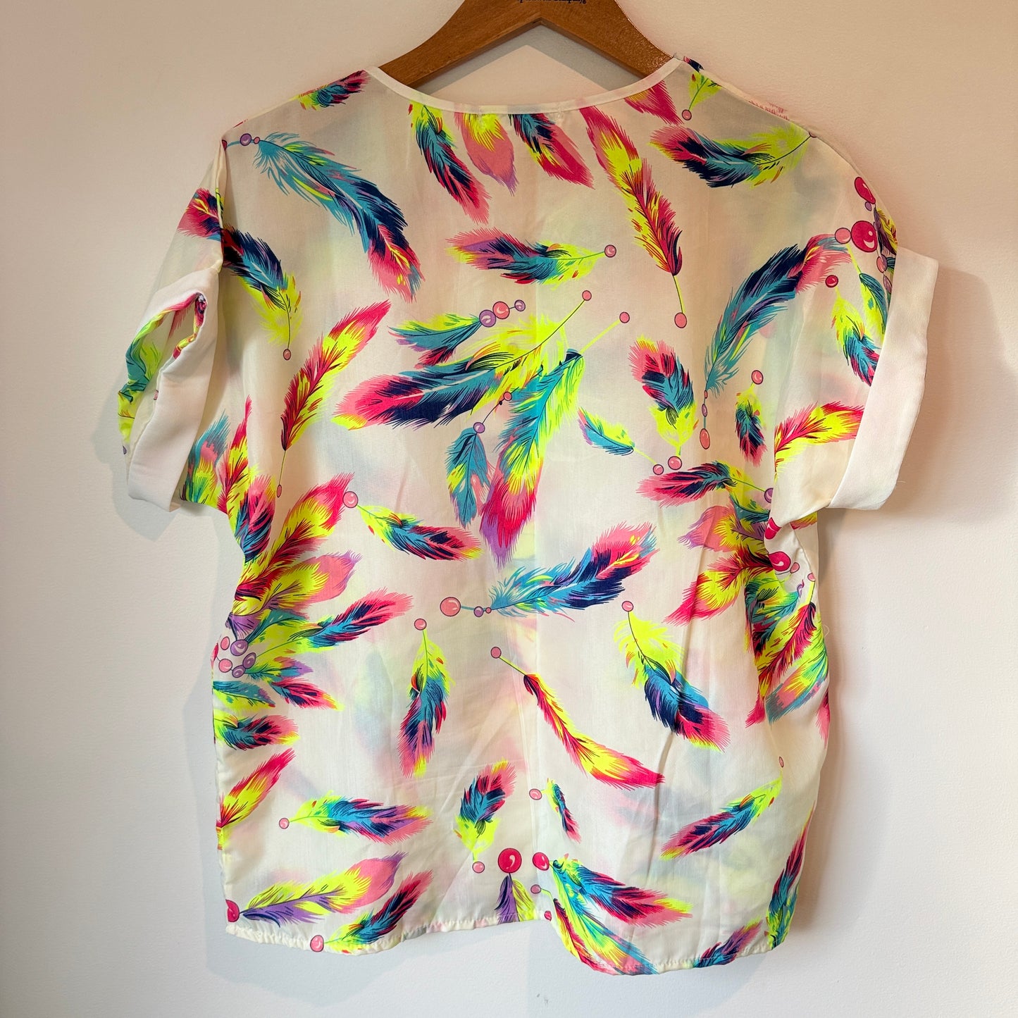 C’est La Vie Size L Sheer Top with Bright Feather Print