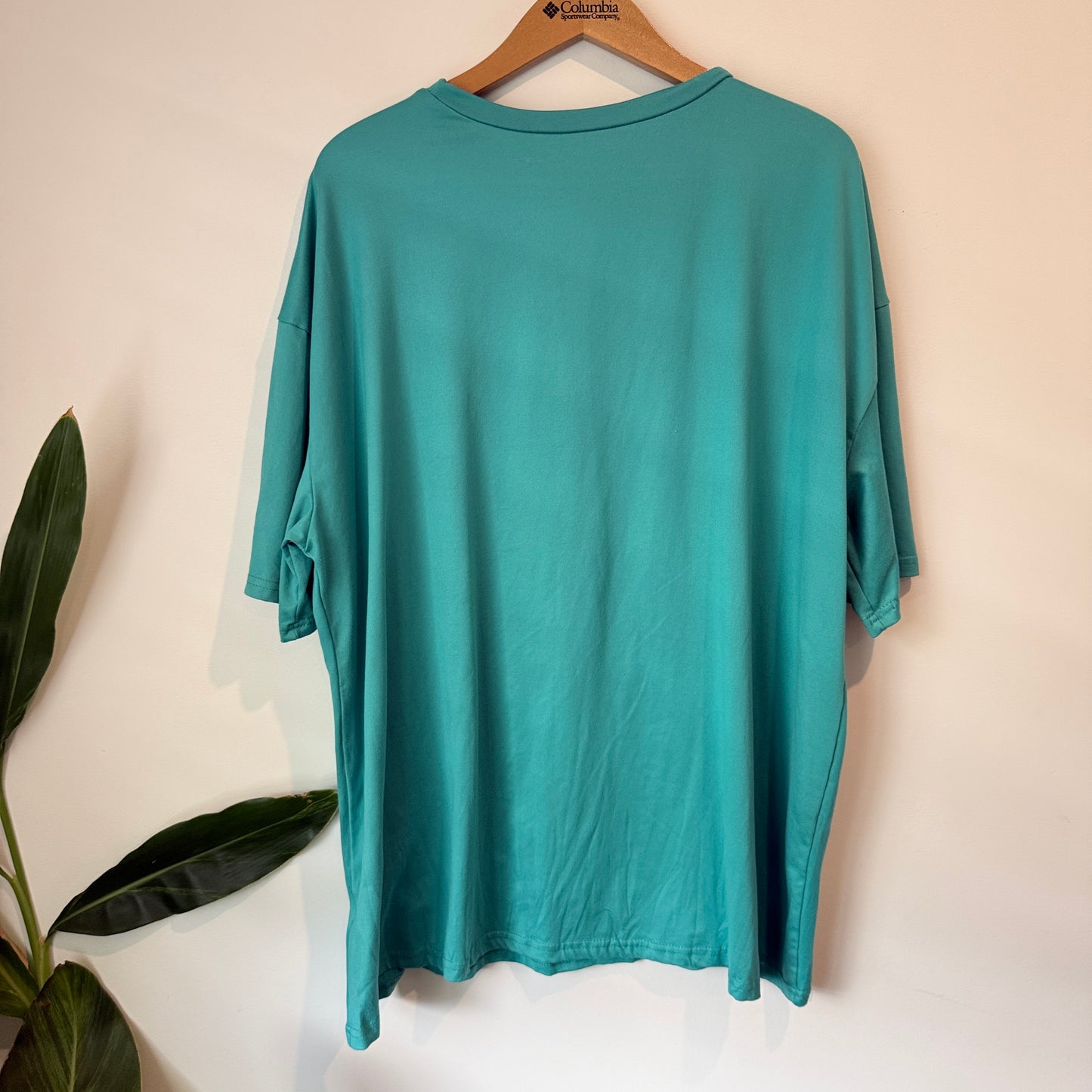 Shein LA T-Shirt Size U/Arm to U/Arm 65cm