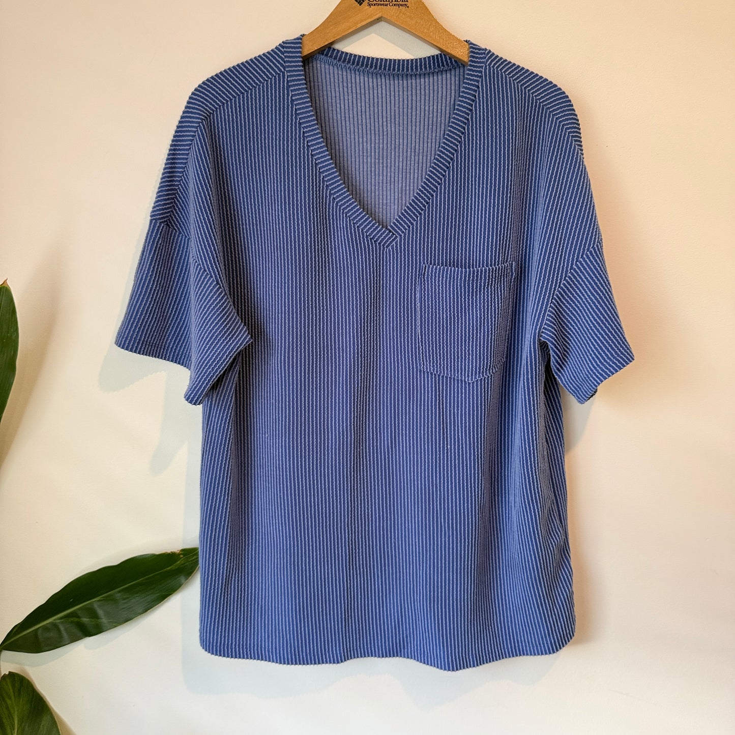 Size L Ribbed V-Neck T-Shirt