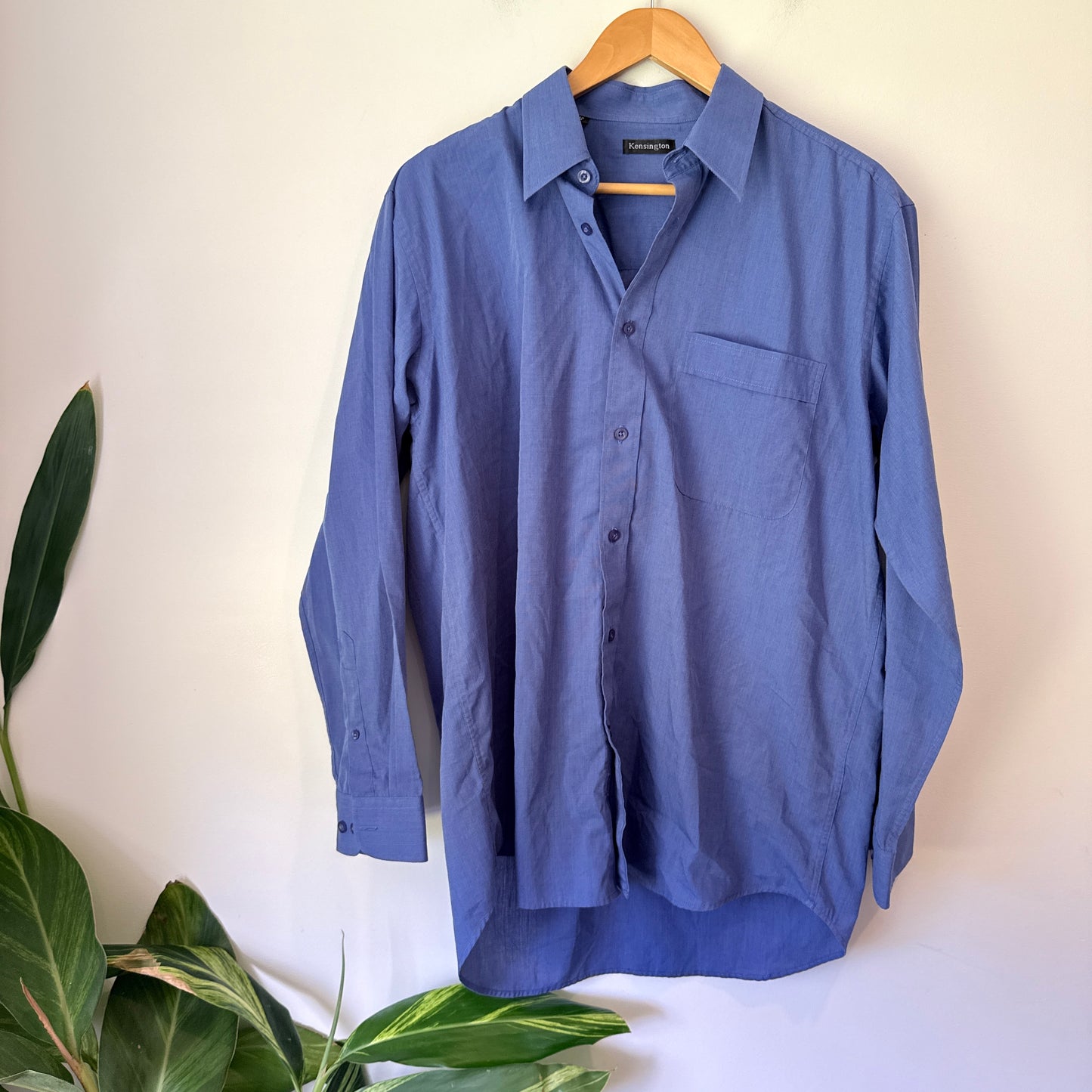 Kensington Size M Long-Sleeve Button-Up Dress Shirt
