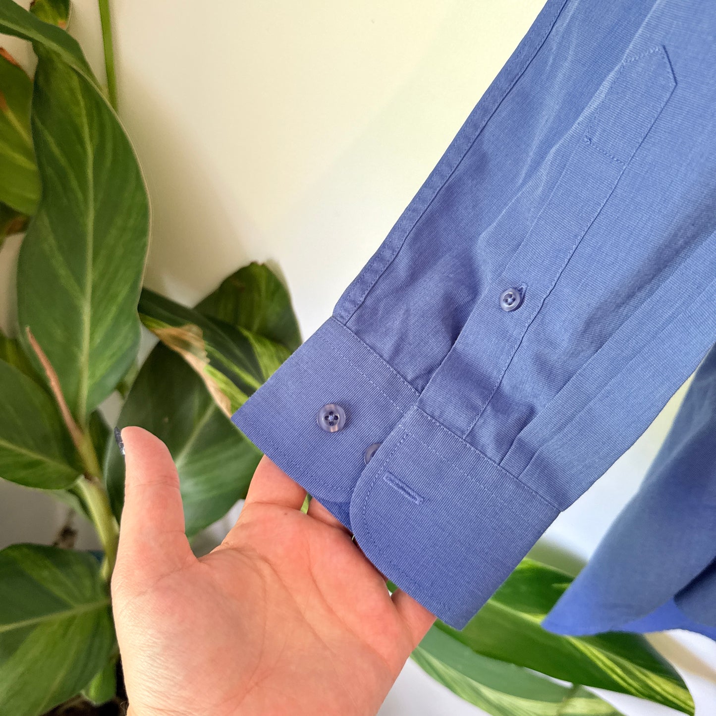 Kensington Size M Long-Sleeve Button-Up Dress Shirt