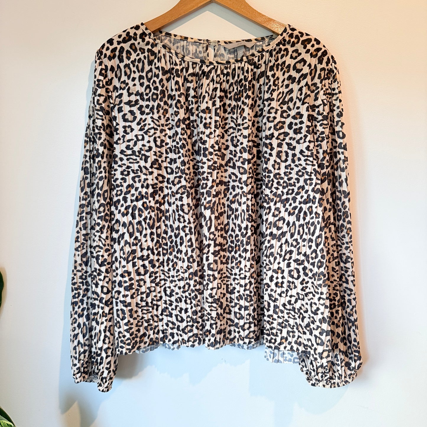 H&M Size U/Arm Leopard Print Blouse