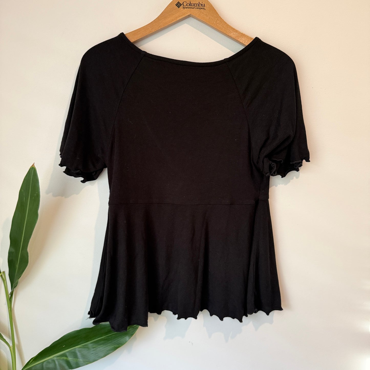 Urbanic Size L V-Neck Short-Sleeve Peplum Top