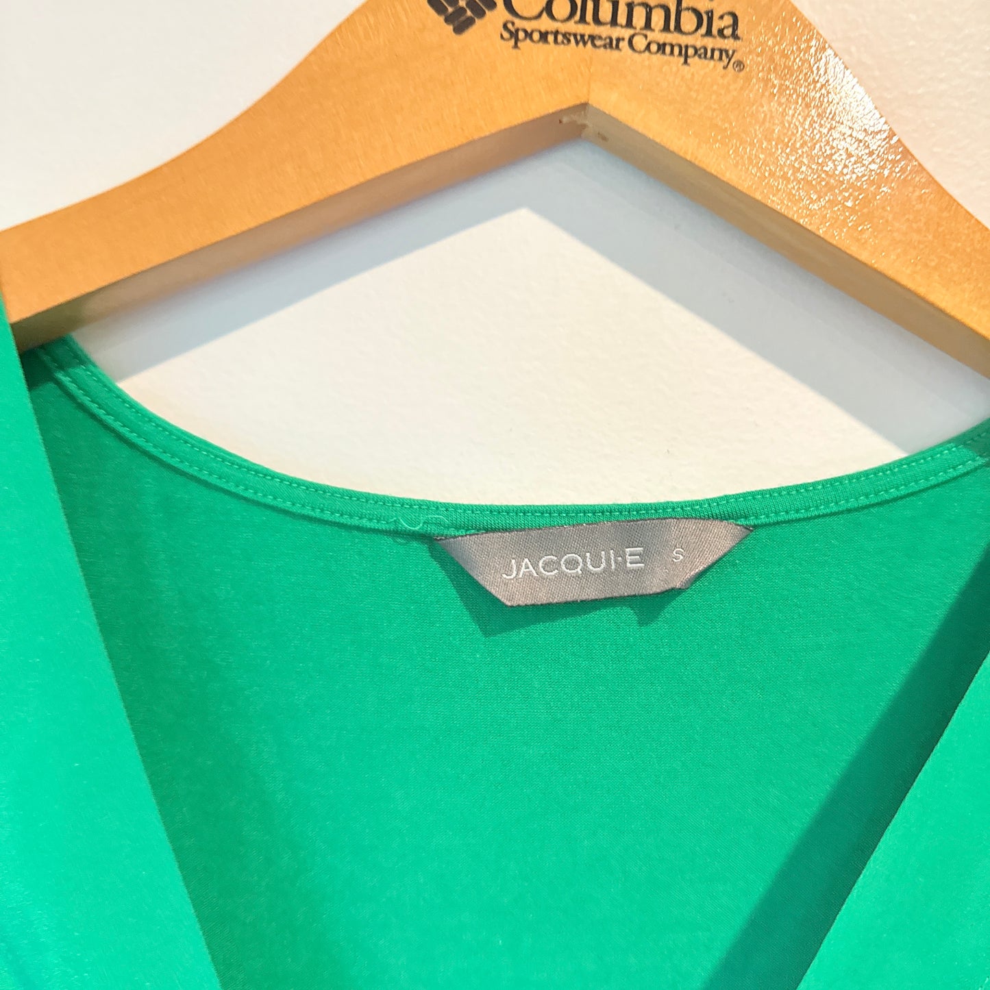 Jacqui E Size S Tie-Neck Sleeveless Blouse