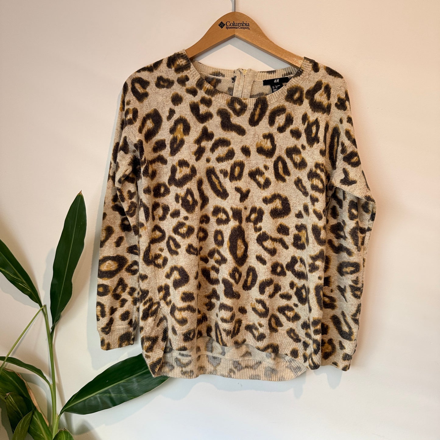 H & M Size L Leopard Print Sweater