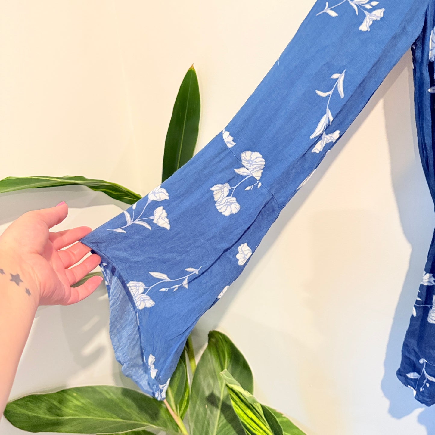 Minkpink Size XS Blue Floral Long-Sleeve Wrap Romper