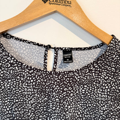 Emery Rose Size XL Patterned Top