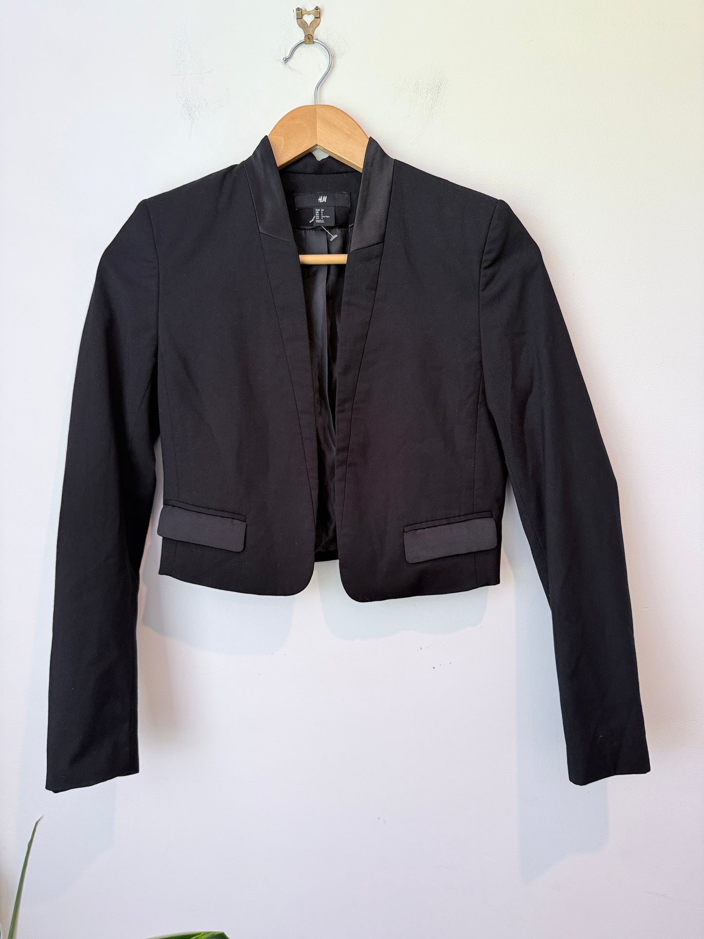 H & M Size 32 / 6 Cropped Blazer Jacket