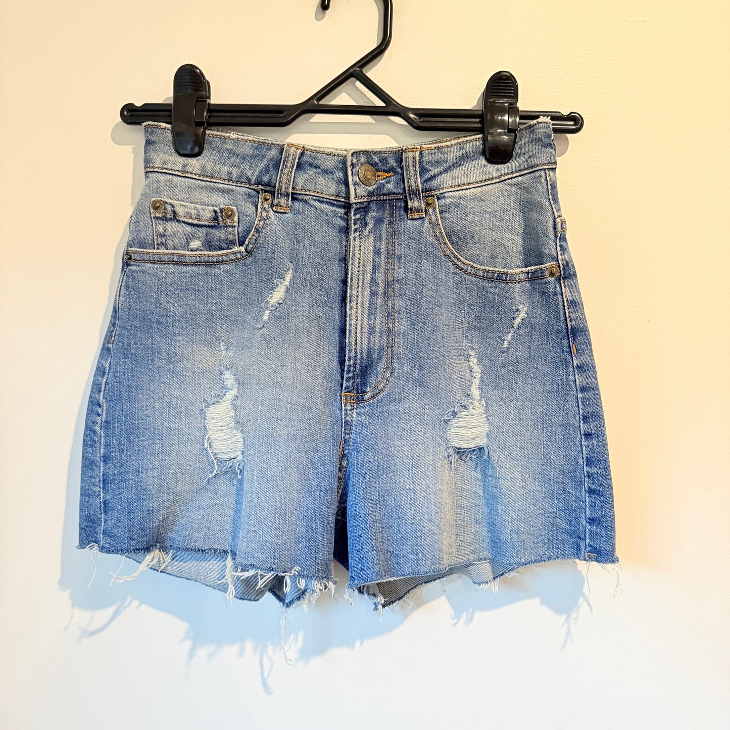 Dotti Size 6 Ripped High-Waisted Denim Cut-Off Shorts