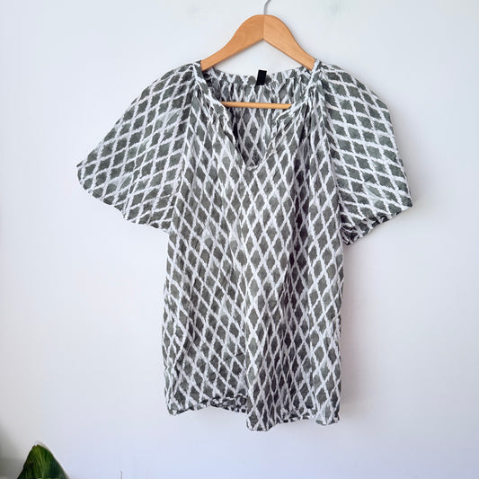 H & H Size 16 Geometric Print Top