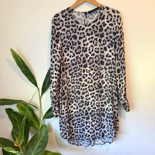 Decjuba Leopard Print Long Sleeve Dress – 8