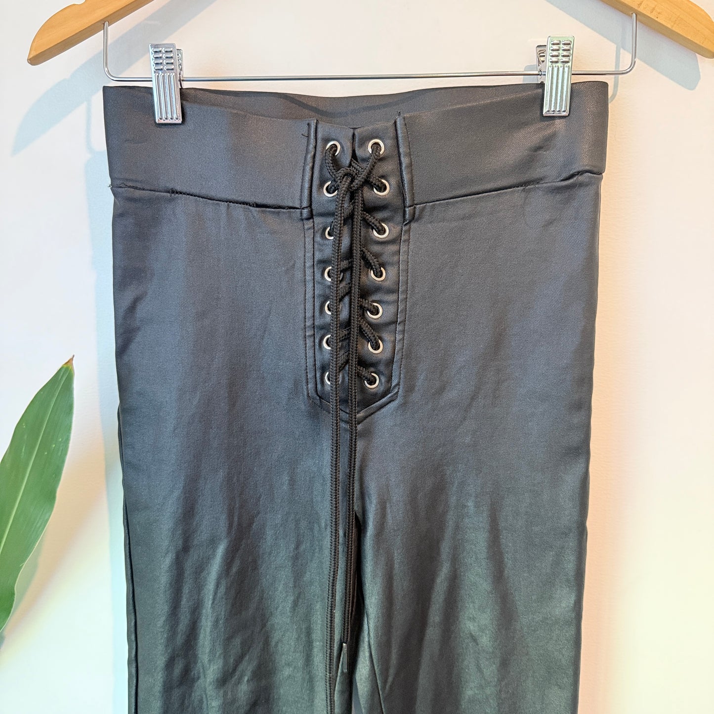 ThatsSoFetch Lace-Up Faux Leather Look Leggings Black – 10