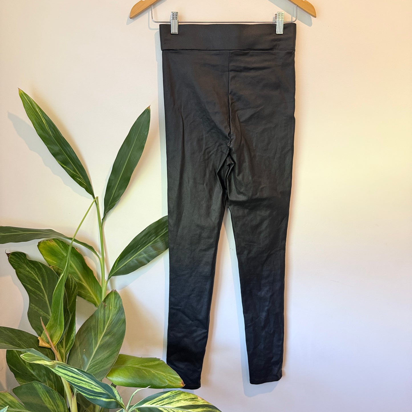 ThatsSoFetch Lace-Up Faux Leather Look Leggings Black – 10