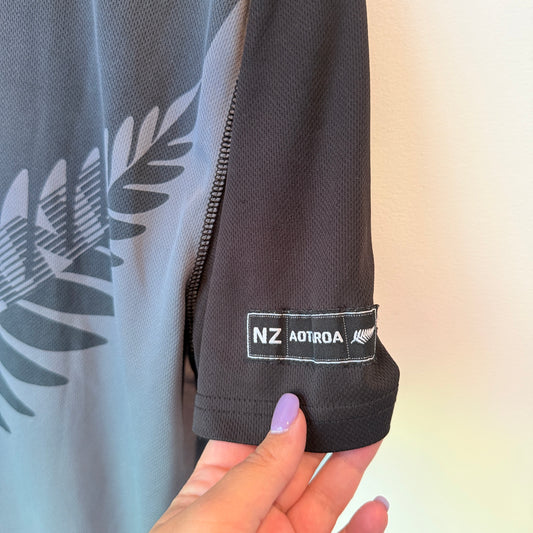 Active Intent NZ Aotearoa Fern Tee Black/Grey - Size L