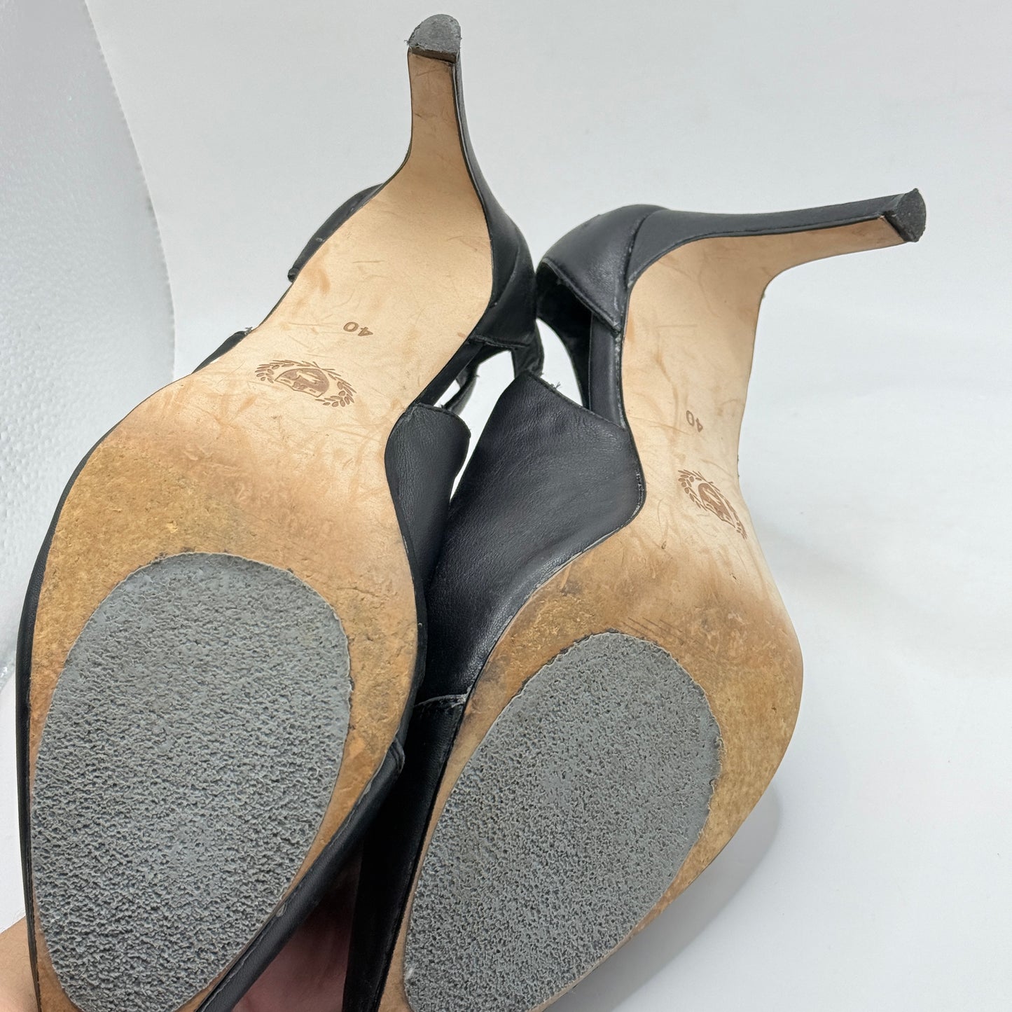 Mi Piaci Black Leather Cut-Out Pointed Toe Heels – Size 40