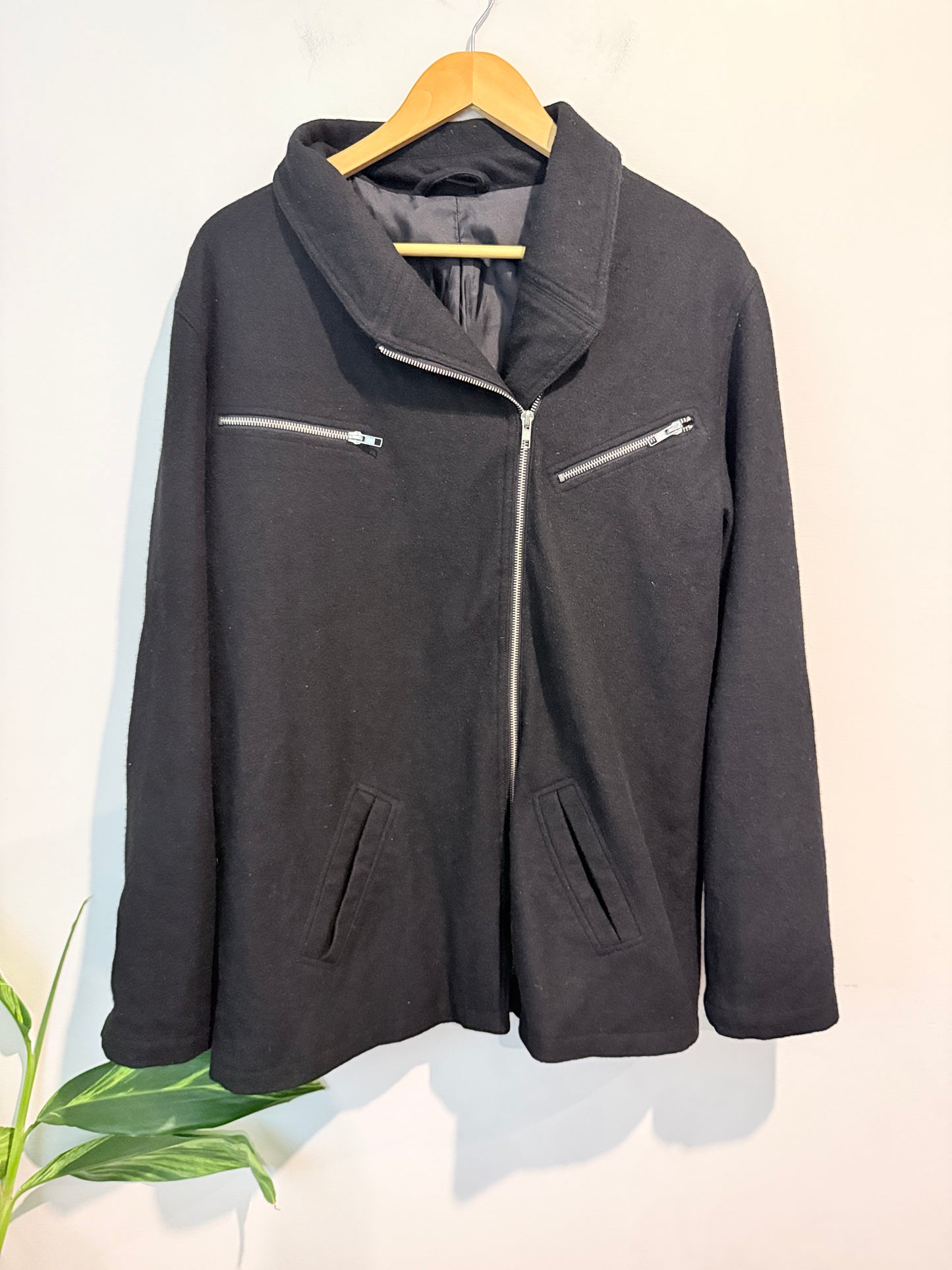 Brand Unknown Size U/Arm to U/Arm 58cm Black Jacket