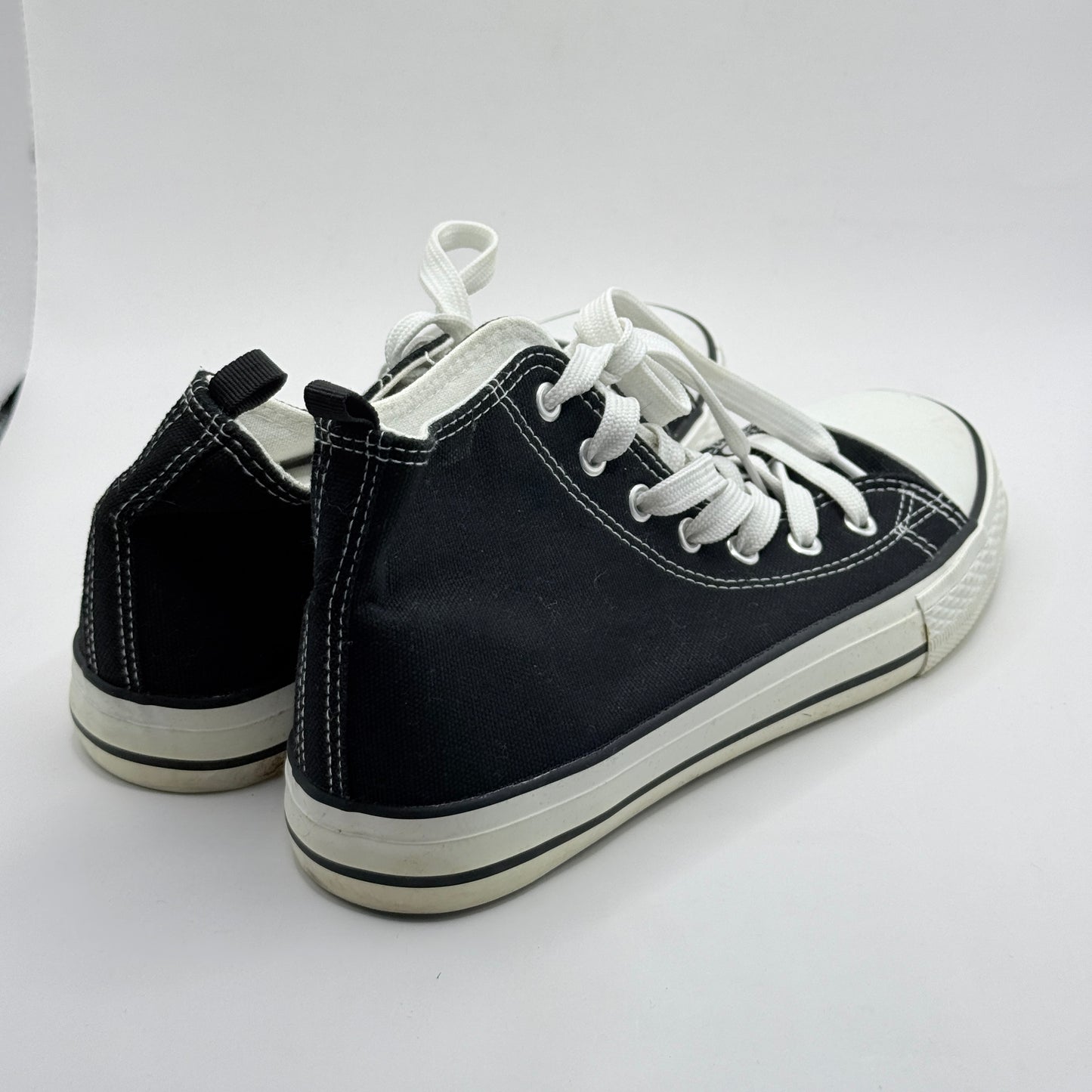 H&H Black Canvas High-Top Sneakers – Size 6