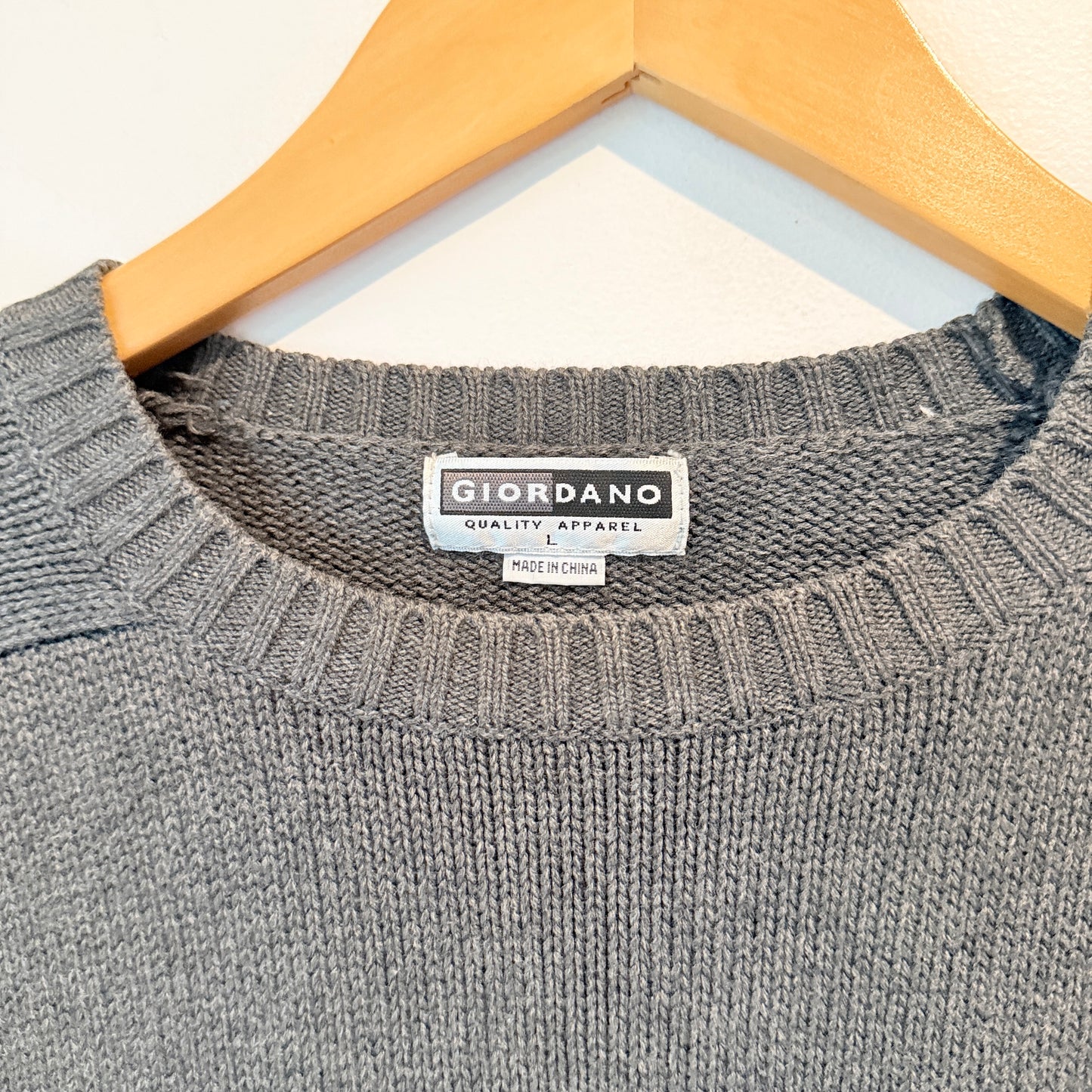 Giordano Size L Crew Neck Knit Sweater