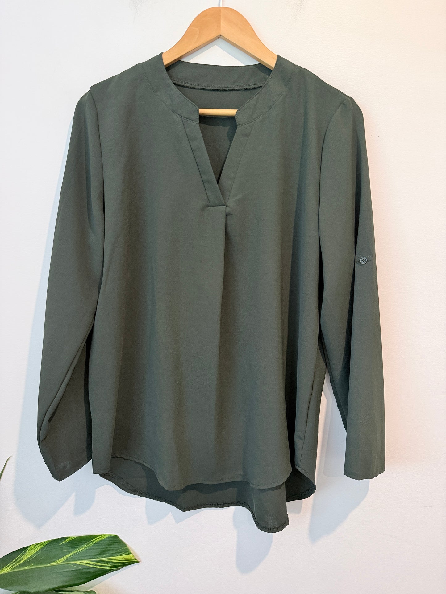 Brand Unknown Size L V-Neck Long-Sleeve Top