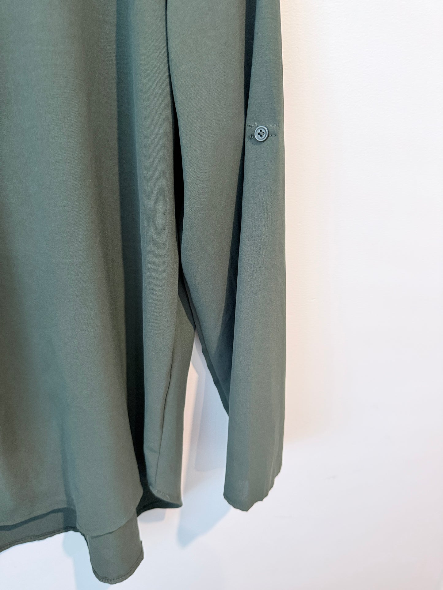 Brand Unknown Size L V-Neck Long-Sleeve Top