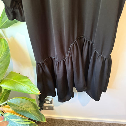 Amaya Long Sleeve Tiered Dress Black – Size 10