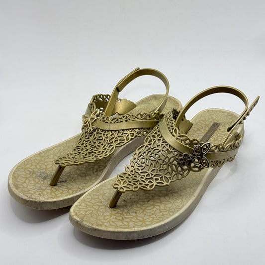 Ipanema x Gisele Bündchen Gold Butterfly Sandals – Size 9