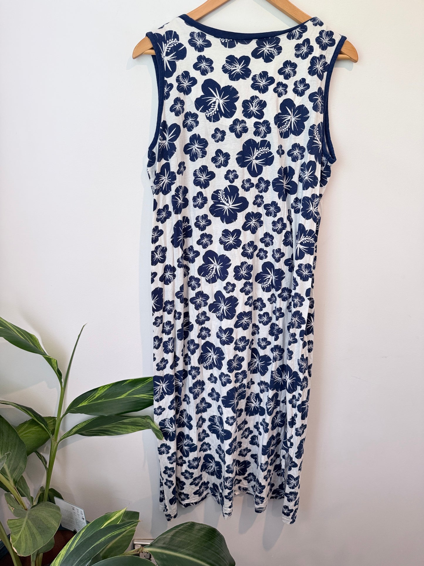 Brand Unknown Size U/Arm to U/Arm 55cm Maxi Dress